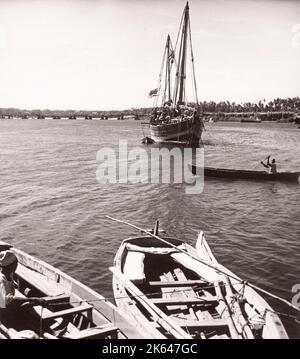 1940s Ostafrika - Blick entlang des Meeres in Mombasa Kenia Foto eines britischen Armeeamtoffiziers, der während des Zweiten Weltkriegs in Ostafrika und dem Nahen Osten stationiert war Stockfoto