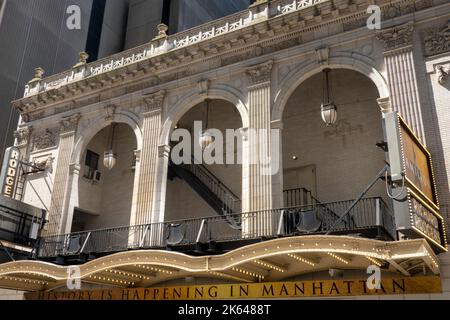 Das Richard Rodgers Theatre in der W. 46. Street ist ein Wahrzeichen von New York City, USA 2022 Stockfoto