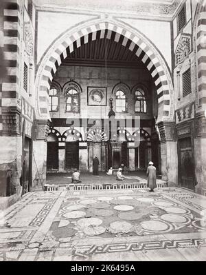 Spätes 19th Jahrhundert Vintage-Foto: Innen, Moschee von Sultan Al-Ashraf Qaytbay, Kairo, Ägypten. Stockfoto