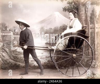 C. 1880 Japan - Geisha in einer Rikscha Stockfoto