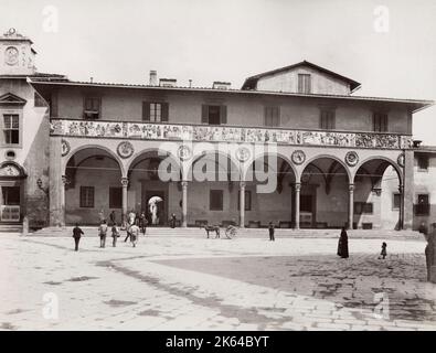 19. Jahrhundert vintage Fotografie - Ospedale del Ceppo ist ein mittelalterliches Krankenhaus im Jahr 1277 in Pistoia, Toskana, Mittelitalien gegründet. Stockfoto