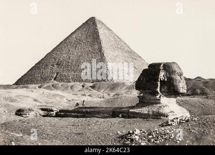 Vintage 19. Jahrhundert Fotografie, Francis Frith, Ägypten, 1857: Die große Pyramide in Gizeh und die Sphinx. Stockfoto