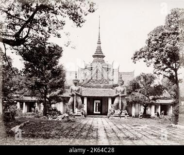 Vintage 19. Jahrhundert Foto: Temple Entrance, wahrscheinlich Siam, Thailand, traditionelle Archetektur. Stockfoto