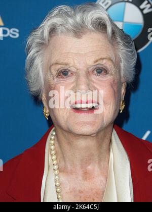 (DATEI) Angela Lansbury tot um 96 Uhr. Laut einer Erklärung ihrer Familie, die NBC zur Verfügung gestellt wurde, „sind die Kinder von Dame Angela Lansbury traurig zu verkünden, dass ihre Mutter heute, Dienstag, den 11. Oktober 2022, um 1:30 UHR IN ihrem Schlaf zu Hause in Los Angeles friedlich gestorben ist, nur fünf Tage vor ihrem 97.. Geburtstag, Ihre Familie sagte in einer Erklärung. Bild: Image Press Agency/Alamy Live News Stockfoto