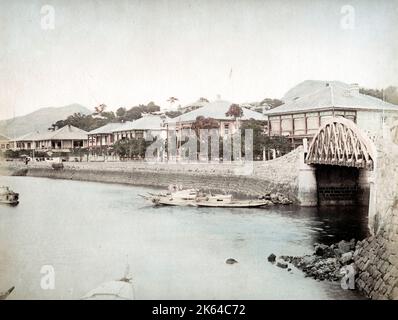 Spätes 19th Jahrhundert Vintage Foto: Bund Nagasaki, Japan, Boote und Brücke. Stockfoto