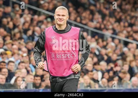 Kopenhagen, Dänemark. 11. Oktober 2022. Erling Haaland aus Manchester City hat sich während des UEFA Champions League-Spiels zwischen dem FC Kopenhagen und Manchester City im Park in Kopenhagen aufgewärmt. (Foto: Gonzales Photo/Alamy Live News Stockfoto