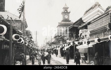 Foto des frühen 20th. Jahrhunderts: Straßenszene, Japan, c,1910, wahrscheinlich Yokohama Stockfoto