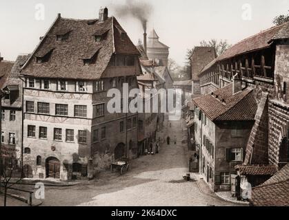 Vintage-Foto aus dem 19. Jahrhundert: Deutschland - Albrecht Därers Haus ist ein Nürnberger Fachwerkhaus, das von 1509 bis zu seinem Tod im Jahr 1528 die Heimat des deutschen Renaissance-Künstlers Albrecht Dorer war. Stockfoto
