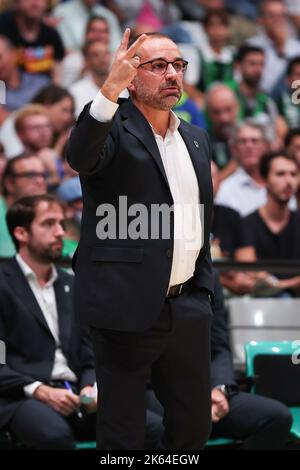 Carles Duran von Joventut Badalona während des Eurocup-Spiels zwischen Joventut Badalona und Germani Brescia im Palau Municipal Esports de Badalona in Barcelona, Spanien. Stockfoto