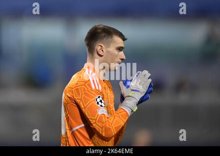 Zagreb, Kroatien. 11. Oktober 2022. ZAGREB, KROATIEN - 11. OKTOBER: Dominik Livakovic von Dinamo Zagreb beim UEFA Champions League-Spiel der Gruppe E zwischen Dinamo Zagreb und dem FC Salzburg am 11. Oktober 2022 im Maksimir-Stadion in Zagreb, Kroatien. Foto: Igor Soban/PIXSELL Credit: Pixsell Foto- und Videoagentur/Alamy Live News Stockfoto