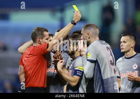 Zagreb, Kroatien. 11. Oktober 2022. ZAGREB, KROATIEN - 11. OKTOBER: Schiedsrichter Tobias Stieler beim UEFA Champions League-Spiel der Gruppe E zwischen Dinamo Zagreb und dem FC Salzburg am 11. Oktober 2022 im Maksimir-Stadion in Zagreb, Kroatien. Foto: Sanjin Strukic/PIXSELL Credit: Pixsell Foto- und Videoagentur/Alamy Live News Stockfoto