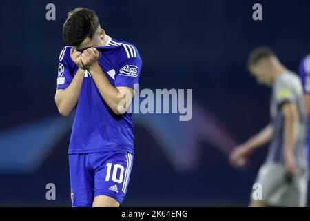Zagreb, Kroatien. 11. Oktober 2022. ZAGREB, KROATIEN - 11. OKTOBER: Martin Baturina von Dinamo Zagreb enttäuscht nach dem UEFA Champions League-Spiel der Gruppe E zwischen Dinamo Zagreb und dem FC Salzburg am 11. Oktober 2022 im Maksimir Stadium in Zagreb, Kroatien. Foto: Igor Kralj/PIXSELL Credit: Pixsell Foto- und Videoagentur/Alamy Live News Stockfoto