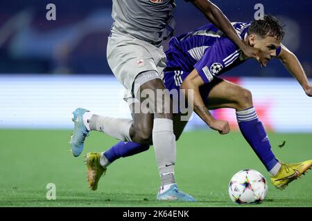 Zagreb, Kroatien. 11. Oktober 2022. ZAGREB, KROATIEN - 11. OKTOBER: Dario Spikic von Dinamo Zagreb während des UEFA Champions League-Spiels der Gruppe E zwischen Dinamo Zagreb und dem FC Salzburg am 11. Oktober 2022 im Maksimir-Stadion in Zagreb, Kroatien. Foto: Igor Kralj/PIXSELL Credit: Pixsell Foto- und Videoagentur/Alamy Live News Stockfoto
