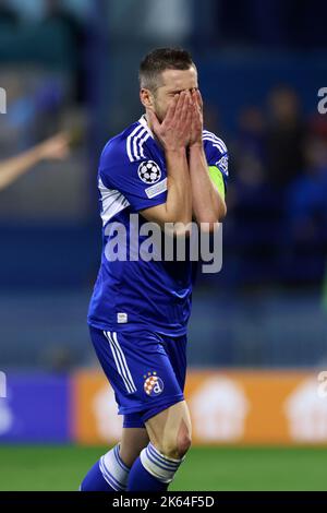 Zagreb, Kroatien. 11. Oktober 2022. ZAGREB, KROATIEN - 11. OKTOBER: Arijan Ademi von Dinamo Zagreb enttäuscht während des UEFA Champions League-Spiel der Gruppe E zwischen Dinamo Zagreb und dem FC Salzburg am 11. Oktober 2022 im Maksimir-Stadion in Zagreb, Kroatien. Foto: Sanjin Strukic/PIXSELL Credit: Pixsell Foto- und Videoagentur/Alamy Live News Stockfoto