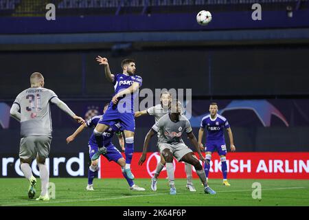 Zagreb, Kroatien. 11. Oktober 2022. ZAGREB, KROATIEN - 11. OKTOBER: Luka Ivanusec von Dinamo Zagreb beim UEFA Champions League-Spiel der Gruppe E zwischen Dinamo Zagreb und dem FC Salzburg am 11. Oktober 2022 im Maksimir-Stadion in Zagreb, Kroatien. Foto: Goran Stanzl/PIXSELL Credit: Pixsell Foto- und Videoagentur/Alamy Live News Stockfoto