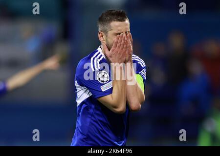 Zagreb, Kroatien. 11. Oktober 2022. ZAGREB, KROATIEN - 11. OKTOBER: Arijan Ademi von Dinamo Zagreb enttäuscht während des UEFA Champions League-Spiel der Gruppe E zwischen Dinamo Zagreb und dem FC Salzburg am 11. Oktober 2022 im Maksimir-Stadion in Zagreb, Kroatien. Foto: Sanjin Strukic/PIXSELL Credit: Pixsell Foto- und Videoagentur/Alamy Live News Stockfoto