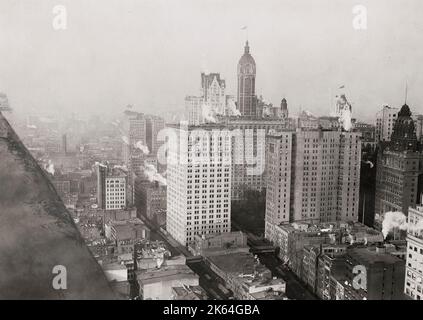 Vintage Pressefoto des frühen 20th. Jahrhunderts: Manhattan aus dem Whitehall Building, New York, 1920er Jahre. Stockfoto