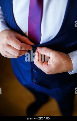 Accessoires des Bräutigams am Hochzeitstag Stockfoto