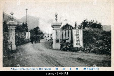 Beppu, Japan. Die Stadt wurde am 1. April 1924 gegründet und ist berühmt für ihre Onsen (heißen Quellen), die als heilig gelten. Beppu ist Japans Onsen-Hauptstadt mit der größten Menge an heißem Wasser der Welt, mit Ausnahme von Yellowstone in den Vereinigten Staaten und der größten Anzahl an heißen Quellen in Japan. Beppu enthält neun große geothermische Hotspots, die manchmal als die „neun Höllen des Beppu“ bezeichnet werden. Stockfoto