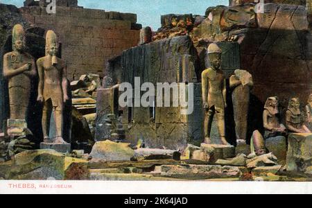 Das Ramesseum - der Gedenktempel (oder Leichentempel) des Pharaos Ramesses II. („Ramesses der große“) befindet sich in der thebanischen Nekropole in Oberägypten, westlich des Nils, gegenüber der modernen Stadt Luxor. Stockfoto