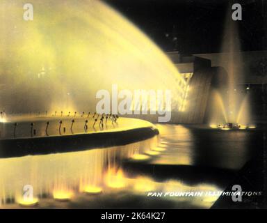 Fan Fountain Illuminations - British Empire Exhibition - Glasgow, Schottland (Mai - Dezember 1938). Die Ausstellung wurde von Thomas S. Tait geplant, dem Leiter eines Teams von neun Architekten, darunter Basil Spence und Jack Coia. Stockfoto