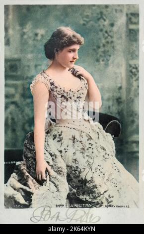 Ein Porträt von Frau Lillie Langtry. Die gebürtige Emilie Charlotte Le Breton war eine britische Musiksaalsängerin und Bühnenschauspielerin, die für ihre vielen Bühnenproduktionen berühmt war, darunter She Stoops to Conquer, The Lady of Lyons und As You Like IT. Sie hatte eine Reihe von Beziehungen zu British Royals, zunächst als königliche Geliebte des Prinzen von Wales, Albert Edward. Als das endete, begann sie eine Affäre mit dem Earl of Shrewsbury. Sie hatte auch eine kurze Affäre mit dem deutschen Fürsten Ludwig von Battenberg. Stockfoto