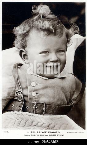 Prinz Edward (1935-), Sohn von Prinz George, Herzog von Kent und Prinzessin Marina von Griechenland und Dänemark, Herzogin von Kent in seinem Kinderwagen Stockfoto