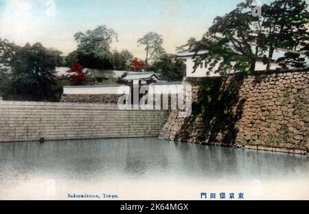 Japan - Sakuradamon (das Sakurada-Tor), Tokio - ein Tor des Kaiserpalastes und der Ort des Sakuradamon-Vorfalls im Jahr 1860. Stockfoto