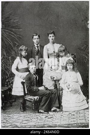 Königin Alexandra, als Prinzessin von Wales mit ihren fünf Kindern, Prinz Albert Victor, Herzog von Clarence, Prinzessin Louise, Prinzessin Victoria, Prinzessin Maud und Prinz George. Stockfoto