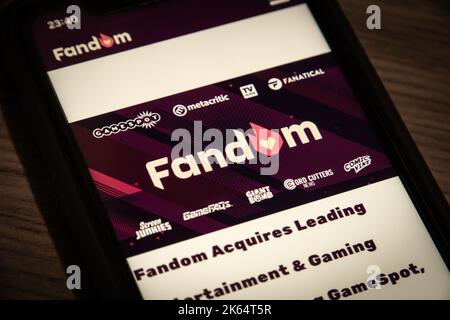 Post of Fandoms Buyout 7 Websites von Red Ventures (GameSpot, TV Guide, Giant Bomb, Cord Cutters News, GameFAQs, Metacritic & Comic Vine) auf dem iPhone Stockfoto