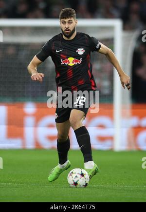 Glasgow, Großbritannien. 11. Oktober 2022. Fußball: Champions League, Celtic Glasgow - RB Leipzig, Gruppenphase, Gruppe F, Matchday 4 im Celtic Park: Leipziger Josko Gvardiol am Ball. Quelle: Jan Woitas/dpa/Alamy Live News Stockfoto