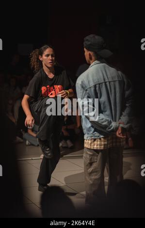 Sofia Mae tanzt beim MAF Battle, Urban und Street Dance Event, organisiert von Mafiia Crew während der El Pilar Fiestas in Zaragoza, Spanien Stockfoto