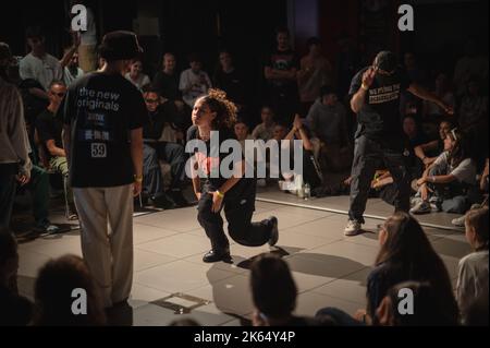 Sofia Mae tanzt beim MAF Battle, Urban und Street Dance Event, organisiert von Mafiia Crew während der El Pilar Fiestas in Zaragoza, Spanien Stockfoto