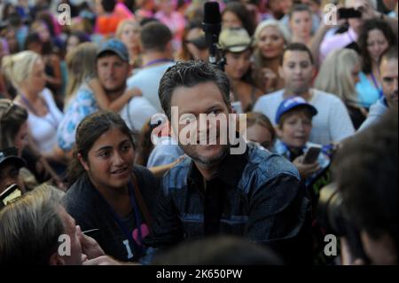 Manhattan, Vereinigte Staaten Von Amerika. 05. August 2016. NEW YORK, NY - 05. AUGUST: Der Musiker Blake Shelton tritt live auf der Bühne der Citi Concert Series auf der TODAY Show von NBC am 5. August 2016 auf der Rockefeller Plaza in New York City auf. Personen: Blake Shelton Kredit: Storms Media Group/Alamy Live News Stockfoto