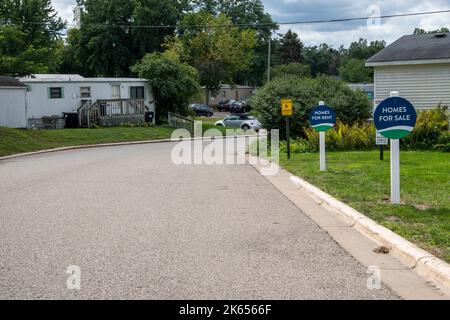 Vadnais Heights, Minnesota. 5 Sterne Mobile Estates mit Mobilheimen zur Miete und zum Verkauf. Aufgrund der hohen steigenden Preise von Häusern ist ein Mobilheim ein Stockfoto