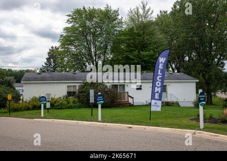 Vadnais Heights, Minnesota. 5 Sterne Mobile Estates mit Mobilheimen zur Miete und zum Verkauf. Aufgrund der hohen steigenden Preise von Häusern ist ein Mobilheim ein Stockfoto