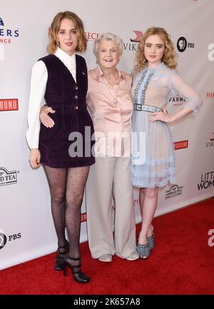 Angela Lansbury starb heute im Alter von 96 Jahren in ihrem Haus in Los Angeles. Mit ihrer langjährigen Fernsehserie „Murder, She Driet“ verbrachte sie sieben Jahrzehnte in Film, Theater und Fernsehen. Maya Hawke, Angela Lansbury und Kathryn Newton beim „Little Women“ FYC Event und Empfang, der am 5. Mai 2018 im Linwood Dunn Theatre in Hollywood, ca. © Janet Gough / AFF-USA.COM Quelle: AFF/Alamy Live News Stockfoto