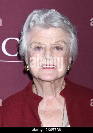 Angela Lansbury starb heute im Alter von 96 Jahren in ihrem Haus in Los Angeles. Mit ihrer langjährigen Fernsehserie „Murder, She Driet“ verbrachte sie sieben Jahrzehnte in Film, Theater und Fernsehen. Angela Lansbury beim PBS Masterpiece „Little Women“ Photo Call, der am 16. Januar 2018 im Langham Huntington Hotel in Pasadena, CA, stattfand. Janet Gough/AFF-USA.com Quelle: AFF/Alamy Live News Stockfoto