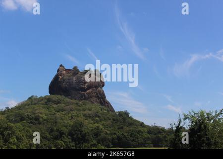 Sigiriya oder Sinhagiri ist eine alte Felsenfestung Stockfoto