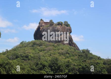 Sigiriya oder Sinhagiri ist eine alte Felsenfestung Stockfoto