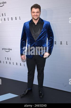 Los Angeles, Kalifornien, USA. 11. Oktober 2022. Austin Rising bei der Ankunft im ‘The Periferal’ Los Angeles Premiere im Ace Hotel am 11. Oktober 2022 in Los Angeles, CA. © OConnor/AFF-USA.com Quelle: AFF/Alamy Live News Stockfoto
