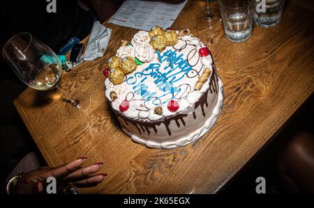 „Lass sie Kuchen essen“ Stockfoto