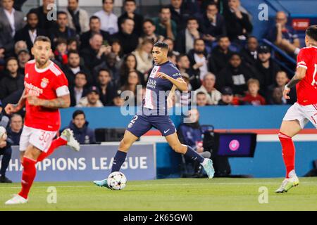 Paris, Frankreich. 11. Oktober 2022. Achraf Hakimi von PSG während des UEFA Champions League-, Gruppe-H-Fußballspiels zwischen Paris Saint-Germain und SL Benfica am 11. Oktober 2022 im Stadion Parc des Princes in Paris, Frankreich - Foto Elyse Lopez/DPPI Credit: DPPI Media/Alamy Live News Stockfoto