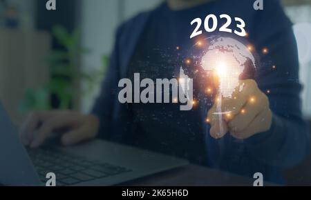 Beginn und Beginn des neuen Jahres 2023. Vorbereitung auf das neue Jahr, Neugeschäft, Plan, Ziele und Strategiekonzept. Digitalisierung Geschäft und neu Stockfoto