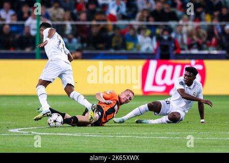 Warschau, Polen. 11. Oktober 2022. Taras Stepanenko, Rodrygo, Aurelien Tchouameni während des UEFA Champions League-Spiels zwischen Shakhtar Donetsk und Real Madrid am 12. Oktober 2022 in Warschau, Polen. (Foto by PressFocus/Sipa USA)France OUT, Poland OUT Credit: SIPA USA/Alamy Live News Stockfoto