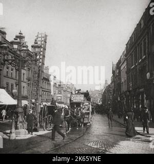 Ein Blick aus dem frühen 20.. Jahrhundert auf die geschäftige Lord Street, eine der Hauptstraßen im Zentrum von Liverpool, England, im Haupteinkaufsviertel der Stadt Stockfoto