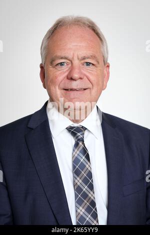 02. September 2022, Schleswig-Holstein, Kiel: Jörg Sibbel (CDU), Staatssekretär im Innenministerium Schleswig-Holsteins, bei einer Fotogelegenheit am Rande einer Sitzung des Landtags Schleswig-Holstein im Landtag. Foto: Christian Charisius/dpa Stockfoto