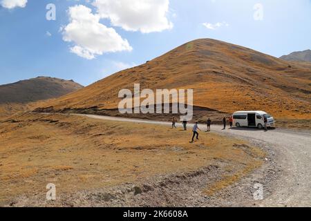 Kalmak Ashuu Pass, Song Kul, Terskey Ala-too Range, Tien Shan Mountains, Naryn Region, Kirgisistan, Zentralasien Stockfoto