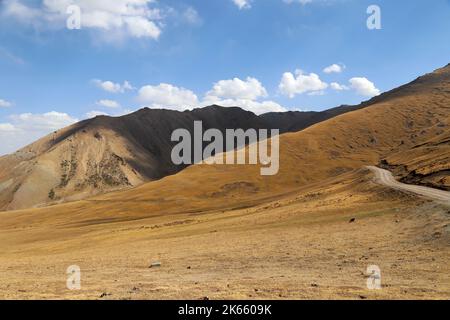 Kalmak Ashuu Pass, Song Kul, Terskey Ala-too Range, Tien Shan Mountains, Naryn Region, Kirgisistan, Zentralasien Stockfoto