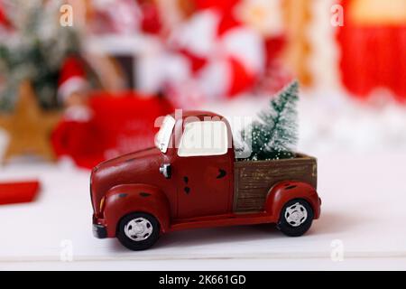 Vintage Spielzeug LKW und Weihnachtsgeschenke.. Stockfoto